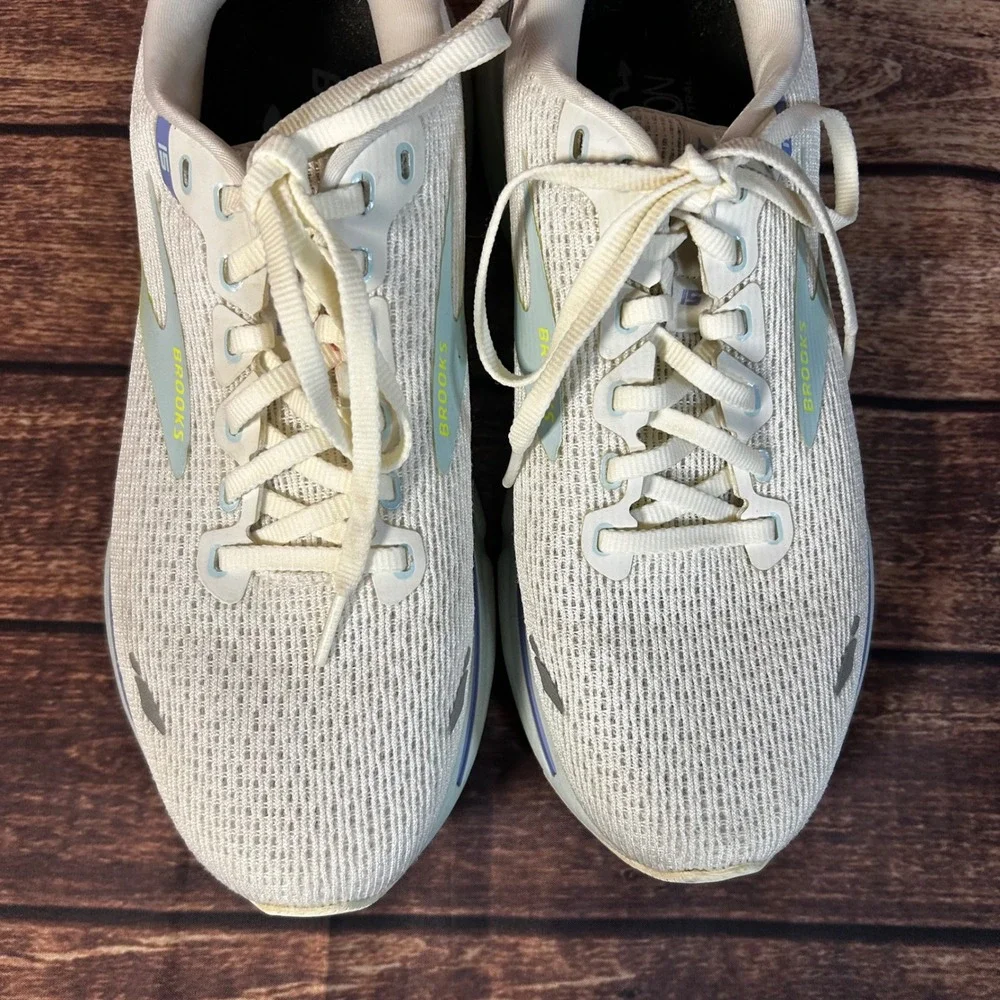 Brooks Ghost 15 Womens Running Shoes Cream White Lavender 1203801B130 Size 9